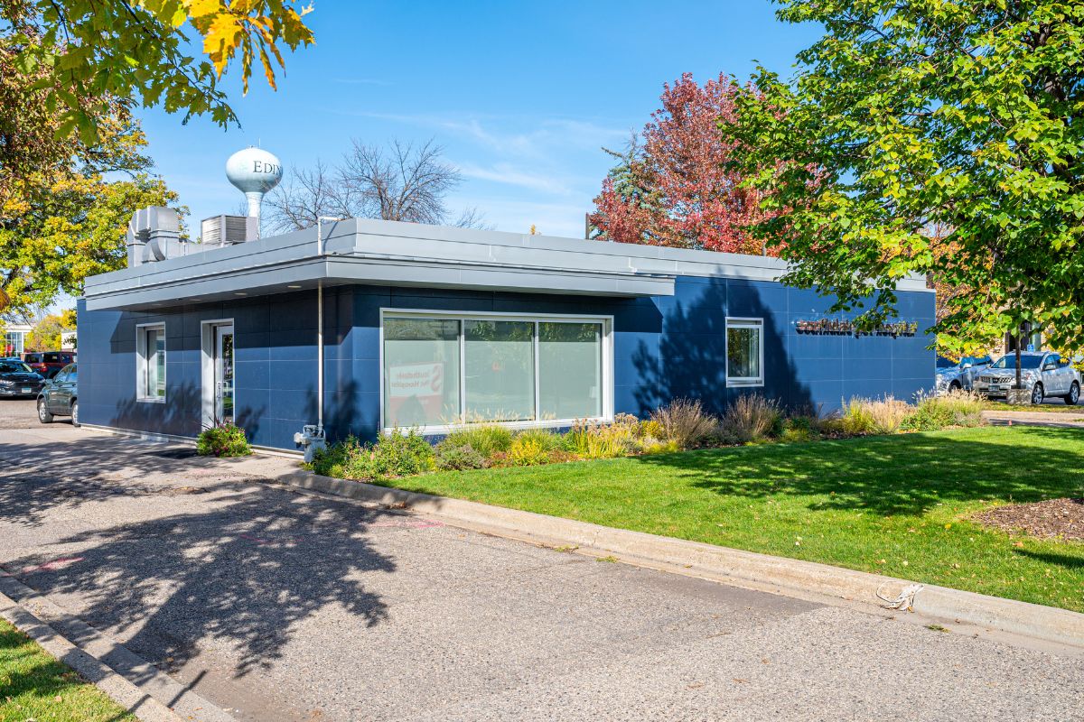 Southdale Pet Hospital building